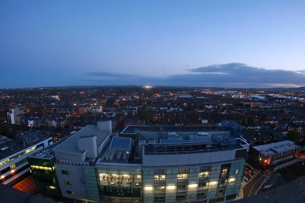 Bradbury Court Penthouse Apartment Belfast 0*,